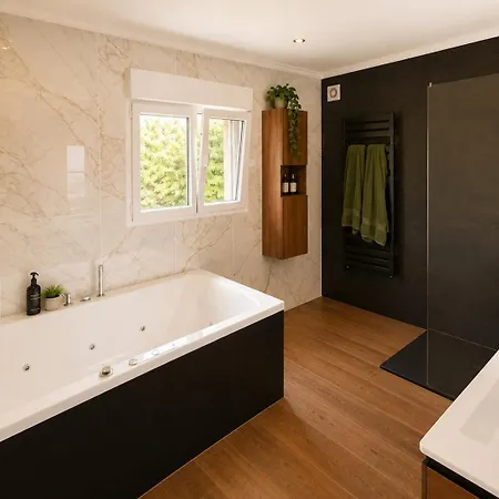 Maison Contemporaine Avec Jacuzzi Prive